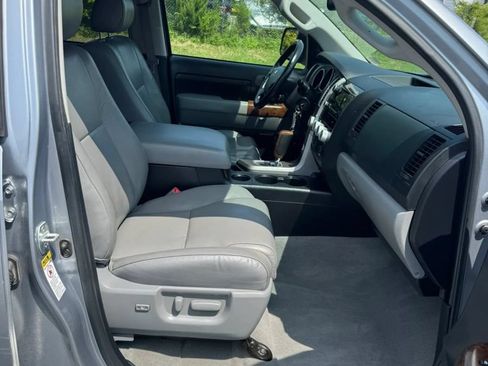 Used 2011 Toyota Tundra Limited AWD/4WD image 28