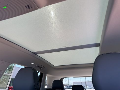 New 2025 Volkswagen Tiguan SE image 21