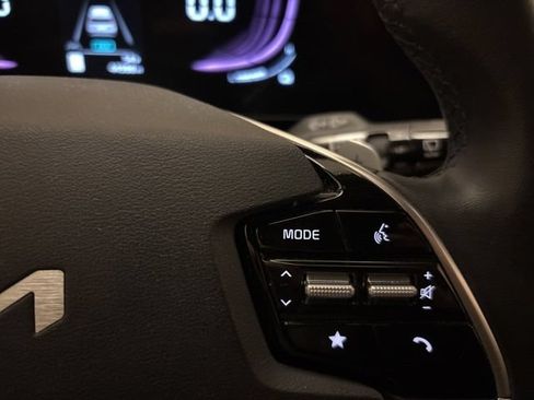 Certified 2023 Kia Niro EX Touring FWD image 15