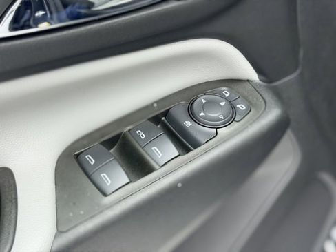 Used 2023 Chevrolet Equinox LT image 20