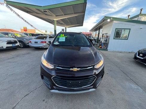 Used 2021 Chevrolet Trax LT AWD/4WD image 2