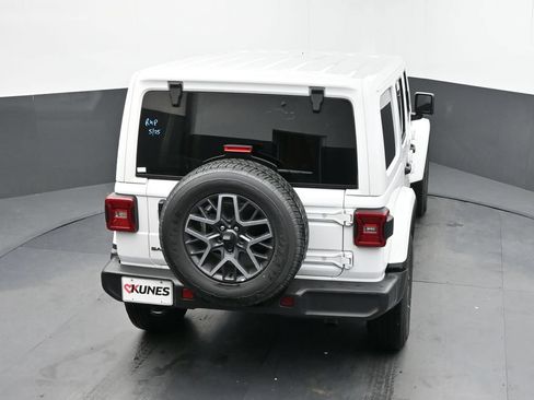 Used 2025 Jeep Wrangler Unlimited Sahara AWD/4WD image 25
