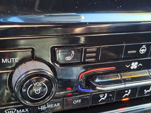 Certified 2024 Jeep Grand Cherokee L Limited w/ Black Appearance Package image 11