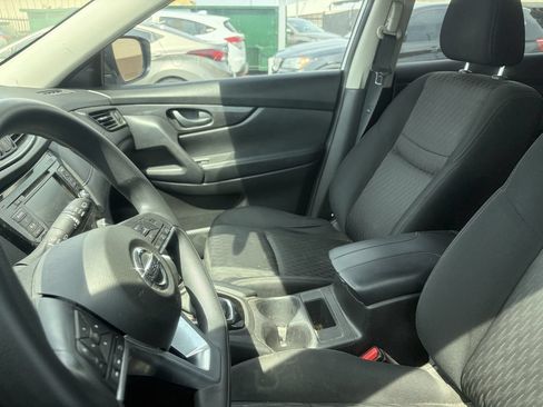 Used 2020 Nissan Rogue S FWD image 5