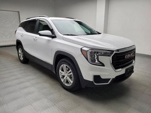 Used 2024 GMC Terrain SLE w/ Driver Convenience Package FWD image 13