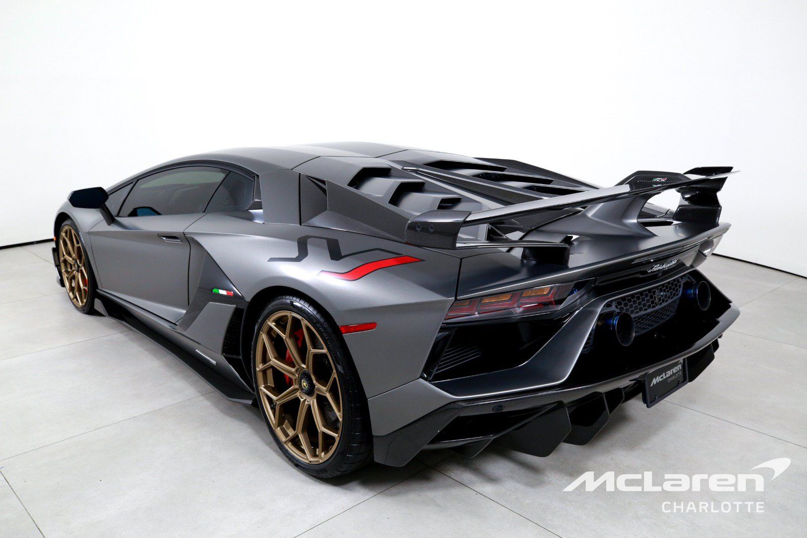 Used 2020 Lamborghini Aventador SVJ AWD/4WD image 7