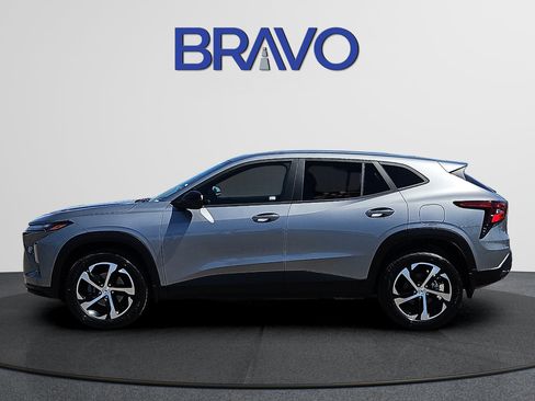 Used 2025 Chevrolet Trax RS w/ Driver Confidence Package FWD image 2