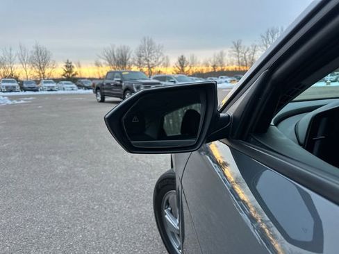 Used 2025 Hyundai Elantra SE image 13