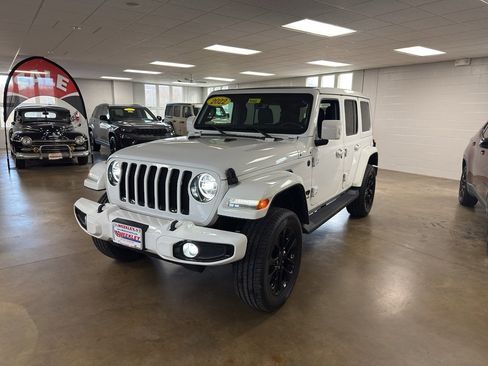 Used 2022 Jeep Wrangler Unlimited Sahara AWD/4WD image 28