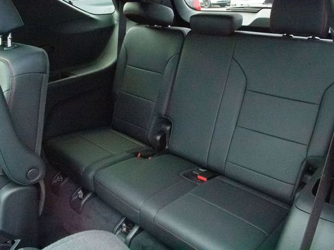 Certified 2024 Chevrolet Traverse RS image 32