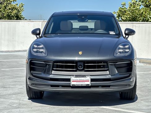 Certified 2026 Porsche Macan AWD/4WD image 11