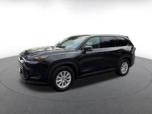 Used 2025 Toyota Grand Highlander LE image 6