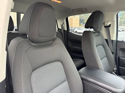 Used 2019 Chevrolet Colorado LT w/ LT Convenience Package RWD image 3
