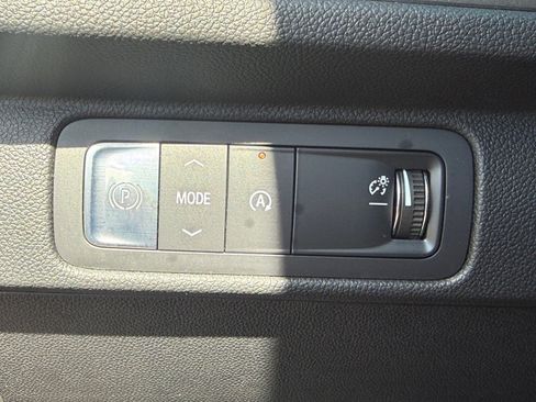 Used 2025 Chevrolet Traverse LT w/ Driver Confidence Package image 19