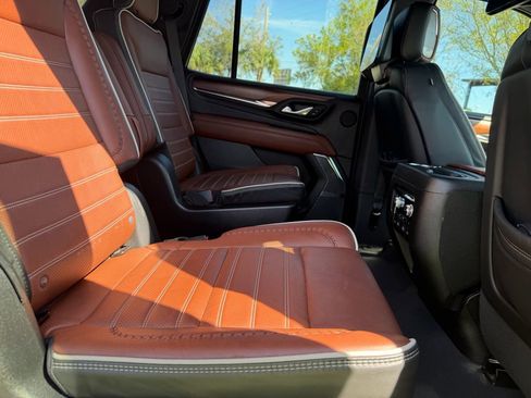 Used 2023 GMC Yukon Denali Ultimate image 11