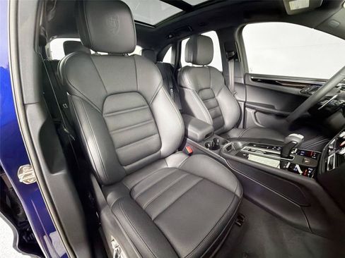 Certified 2026 Porsche Macan AWD/4WD image 28