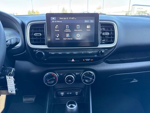Used 2025 Hyundai Venue SE FWD image 25