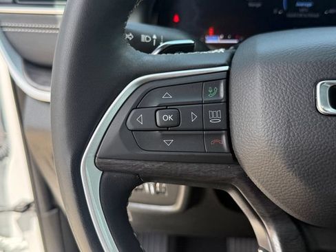 Used 2024 Jeep Grand Cherokee Limited RWD image 16