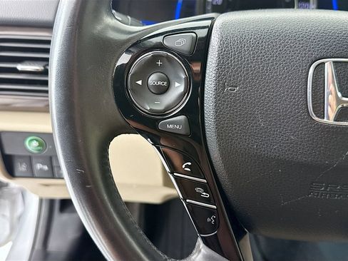 Used 2017 Honda Accord Touring image 11