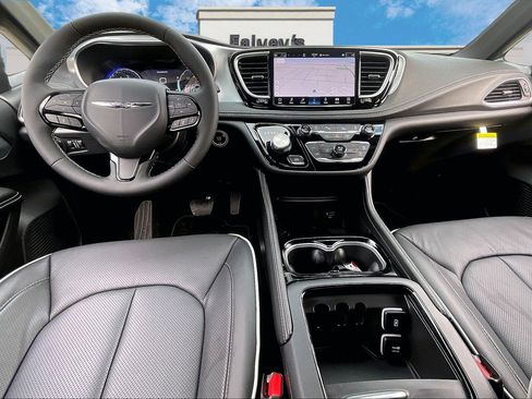 New 2026 Chrysler Pacifica Limited w/ S Appearance Package image 5