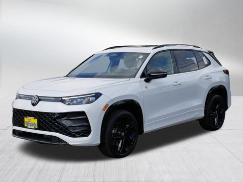Certified 2025 Volkswagen Tiguan SE R-Line AWD/4WD image 3