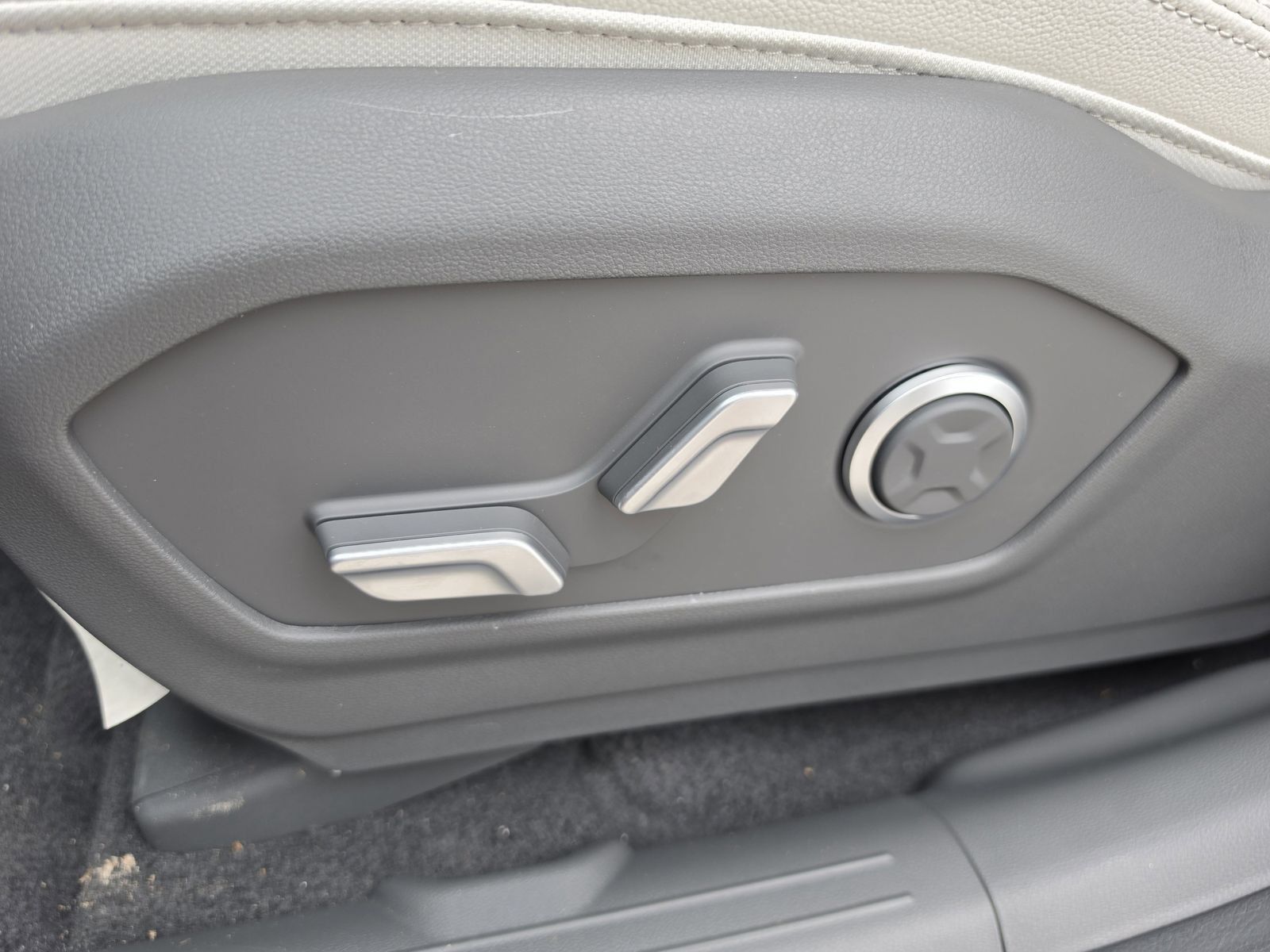 New 2026 Hyundai Santa Fe Limited FWD image 31