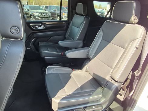 Used 2023 Chevrolet Suburban Premier AWD/4WD image 10