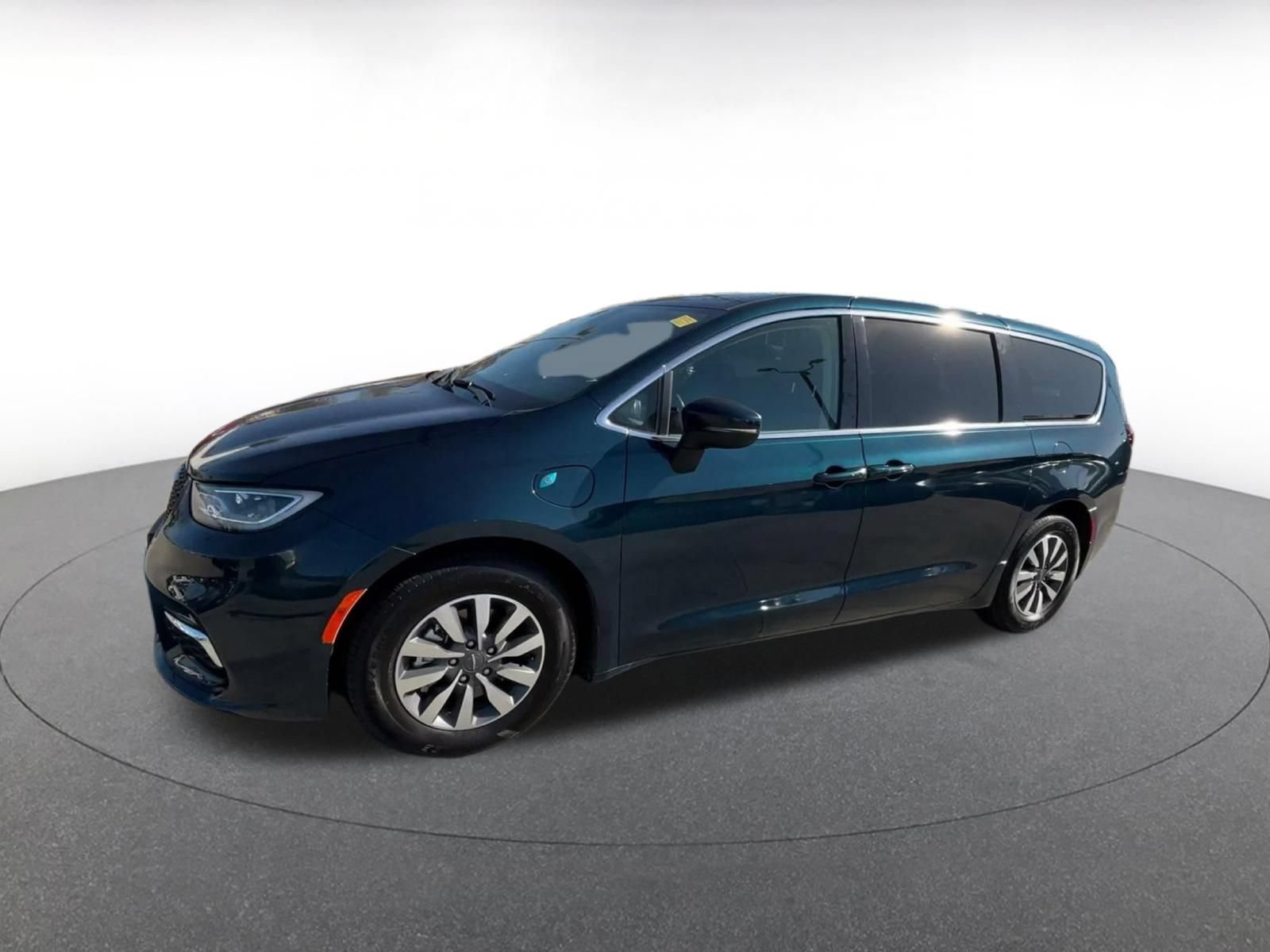 Used 2023 Chrysler Pacifica Touring-L FWD image 7