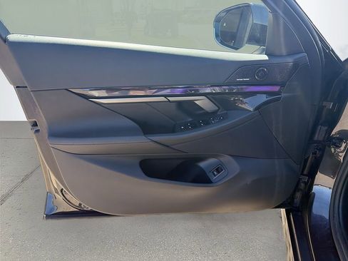 Used 2025 BMW 540i xDrive image 22