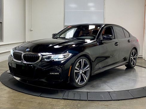 Used 2022 BMW 330i Sedan w/ M Sport Package RWD image 4