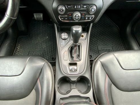 Used 2021 Jeep Cherokee Trailhawk image 45