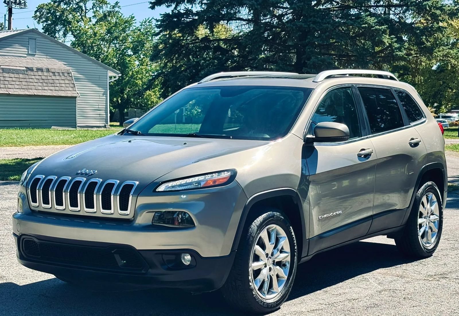 Used 2017 Jeep Cherokee Limited w/ Trailer Tow Group AWD/4WD image 1