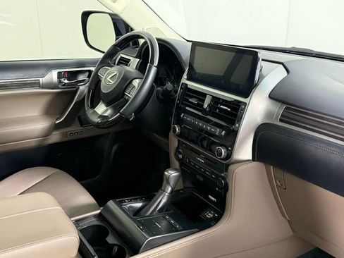 Used 2023 Lexus GX 460 Premium w/ Accessory Package AWD/4WD image 36