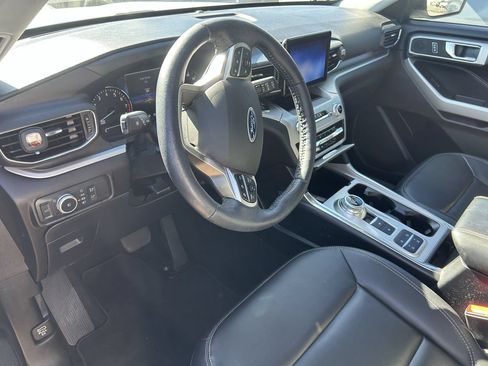 Used 2021 Ford Explorer XLT w/ Equipment Group 202A RWD image 13