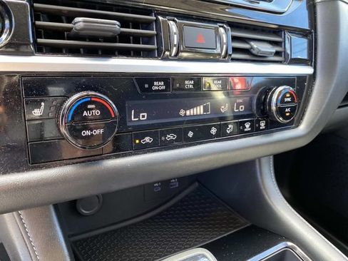 Used 2025 Nissan Pathfinder SV AWD/4WD image 13