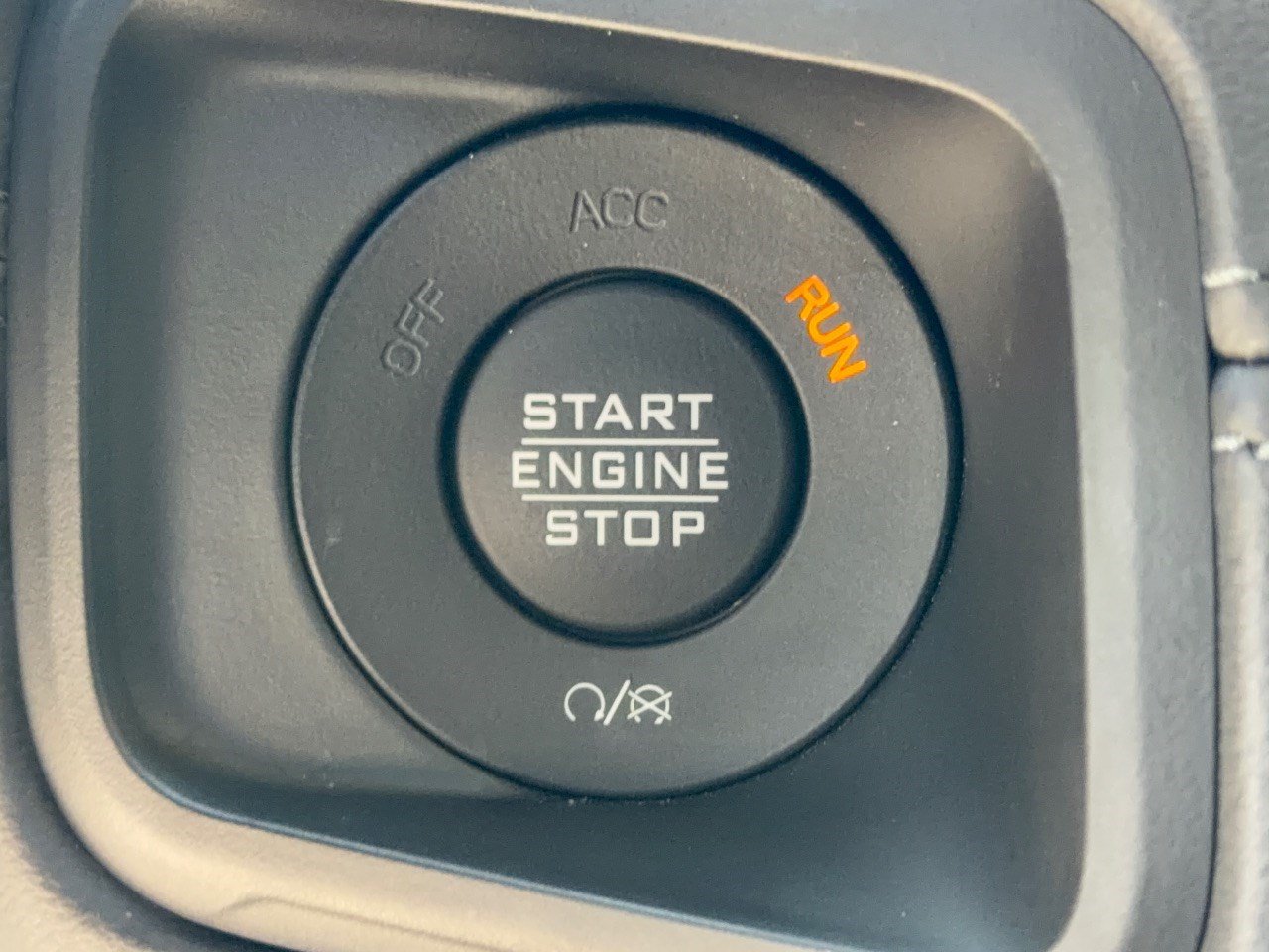 Used 2025 Jeep Gladiator Mojave w/ Convenience Group AWD/4WD image 20