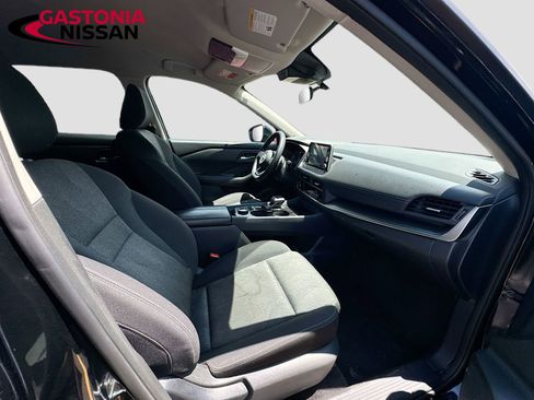 Used 2024 Nissan Rogue SV AWD/4WD image 34