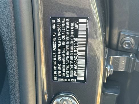 Used 2018 Porsche Macan Sport Edition AWD/4WD image 40