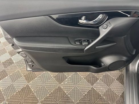 Used 2020 Nissan Rogue Sport SV AWD/4WD image 21