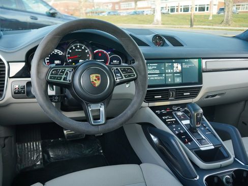 Used 2019 Porsche Cayenne Turbo image 44