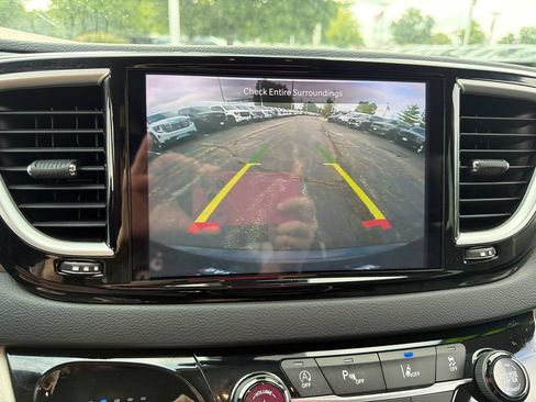 Used 2023 Chrysler Pacifica Touring-L FWD image 31