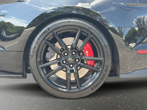 Used 2020 Ford Mustang Shelby GT500 w/ Technology Package RWD image 16