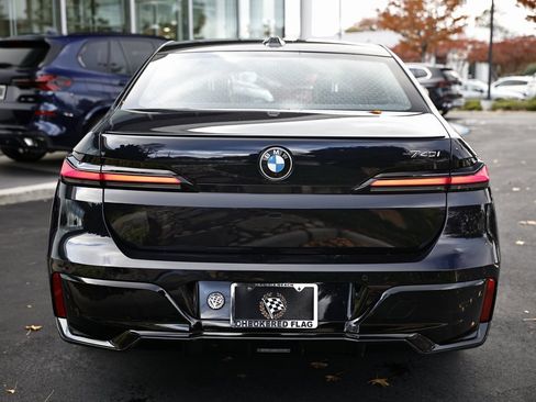 Used 2025 BMW 740i w/ Premium Package image 10