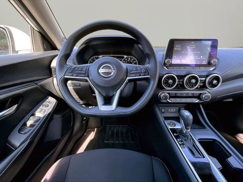 Used 2024 Nissan Sentra SV FWD image 11