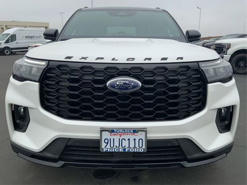 Used 2025 Ford Explorer ST-Line w/ ST-Line Street Pack image 23