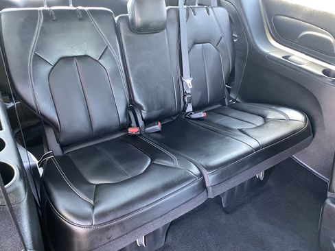 Used 2025 Chrysler Voyager LX FWD image 14