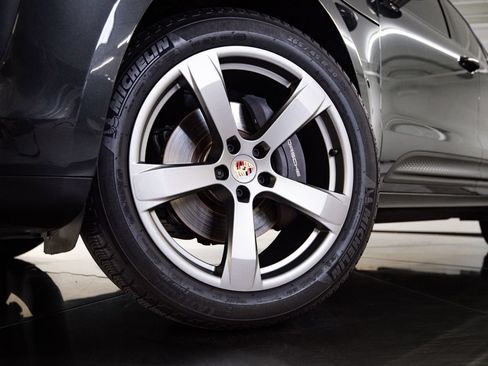 Certified 2023 Porsche Macan AWD/4WD image 12