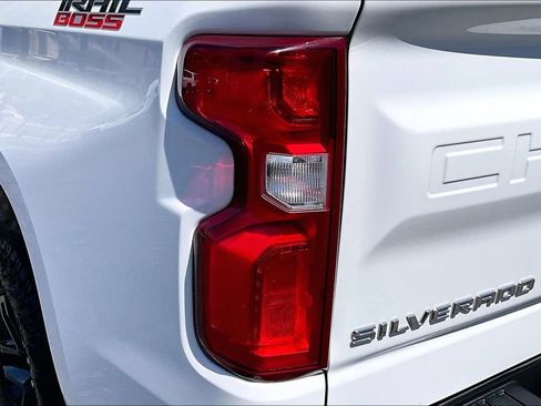 Used 2019 Chevrolet Silverado 1500 Custom Trail Boss AWD/4WD image 32