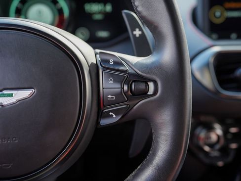 Used 2020 Aston Martin V8 Vantage Coupe image 25