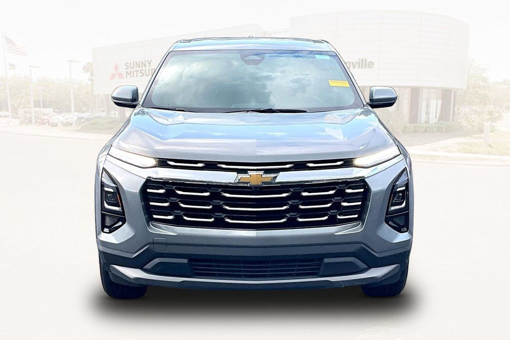Used 2025 Chevrolet Equinox LT AWD/4WD image 2